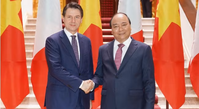 Премьер-министр Вьетнама Нгуен Суан Фук и Премьер-министр Италии Джузеппе Конте. Фото: VGP