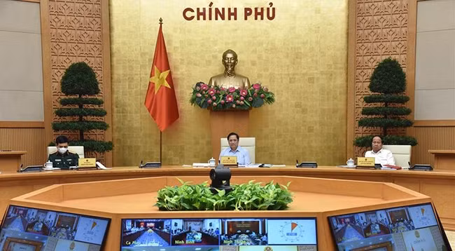 Премьер-министр Вьетнама Фам Минь Тьинь выступает на заседании. Фото: Чан Хай 