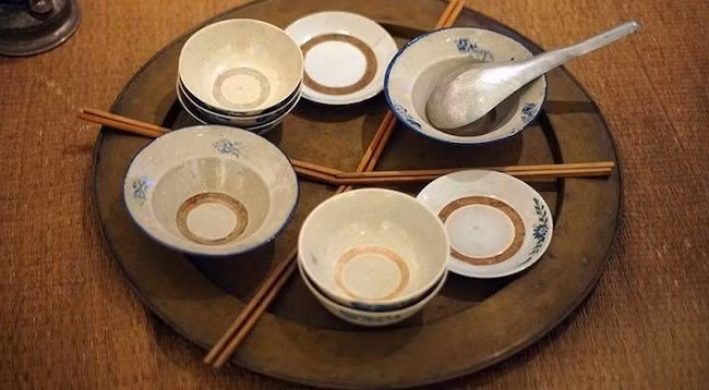 В период карточной распределительной системы посуда продавалась по карточкам. Фото: kienthuc.net.vn