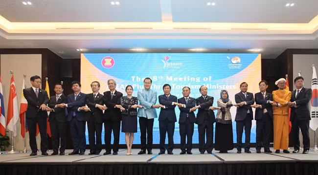 Церемония фотографирования на совещании министров туризма АСЕАН + 3. Фото: baovanhoa.vn