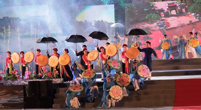 Художественный номер на церемонии открытия. Фото: baovanhoa.vn