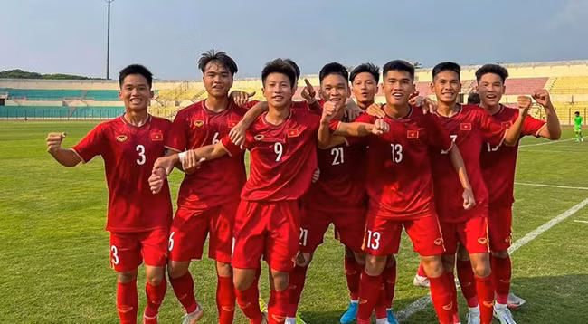 Игроки сборной U16 Вьетнама празднуют победу. Фото: Федерация футбола Вьетнама