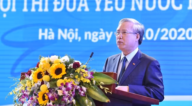 Постоянный член Секретариата ЦК КПВ Чан Куок Выонг выступает на церемонии. 