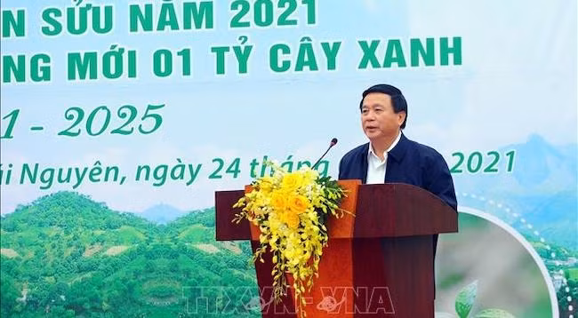 Товарищ Нгуен Суан Тханг выступает на церемонии. Фото: VNA