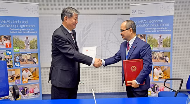 Церемония подписания Рамочной национальной программы технического сотрудничества между Вьетнамом и МАГАТЭ. Фото: VNA