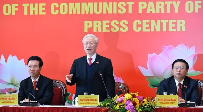 Генеральный секретарь ЦК КПВ, Президент Вьетнама Нгуен Фу Чонг выступает на пресс-конференции.