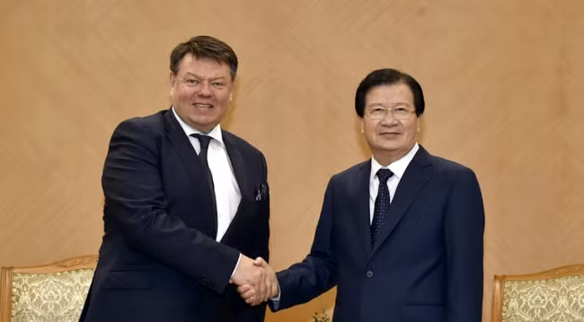 Вице-премьер Вьетнама Чинь Динь Зунг (справа) и Генеральный секретарь ВМО Петтери Таалас. Фото: VGP