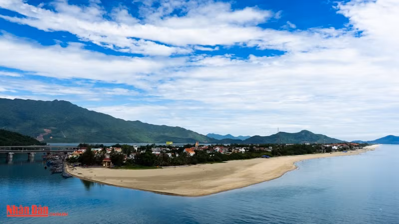 Бухта Лангко. Фото: Тхань Тхе