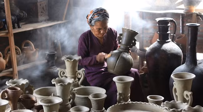 Ремесленница из деревни Баучук провинции Ниньтхуан. Фото: thanhnien.vn