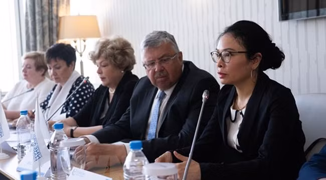 Временный поверенный в делах Вьетнама в России Нгуен Кюинь Май в диалоге «Разные курсы – единая цель». Фото: VNA