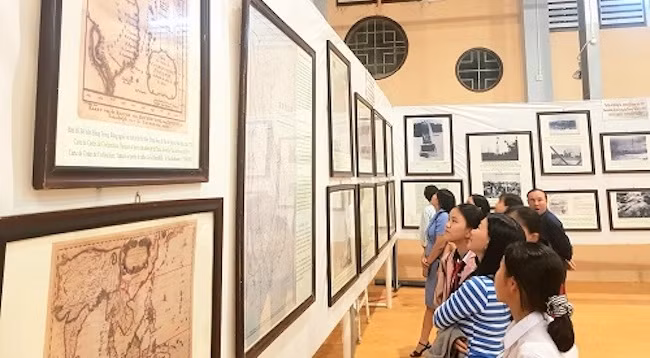 Выставка помогает слоям населения лучше понять процесс установления и обеспечения суверенитета Родины. Фото: sotttt.phuyen.gov.vn