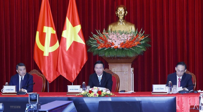 Постоянный член Секретариата ЦК КПВ Во Ван Тхыонг (в центре) на конференции. Фото: VNA