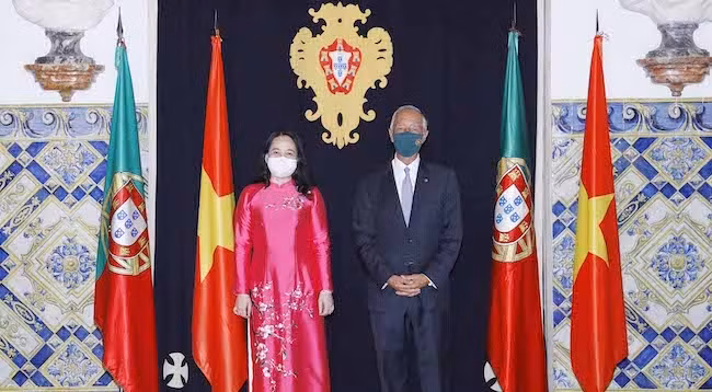 Вице-президент Вьетнама Во Тхи Ань Суан и Президент Португалии Марселу Ребелу де Соуза. Фото: МИД Вьетнама