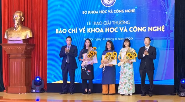 Церемония вручения Журналистской премии в области науки и технологий 2019 года.