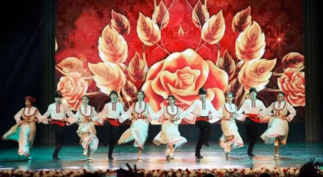 Художественный номер в рамках церемонии празднования. Фото: VNA