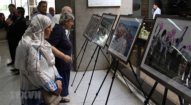 Посетители выставки «Откройте Вьетнам». Фото: VNA