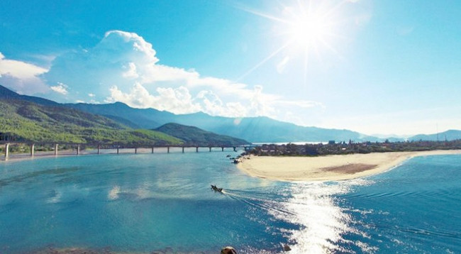 Уголок бухты Лангко (городок Лангко, уезд Фулок). Фото: dulichvietnam.com.vn