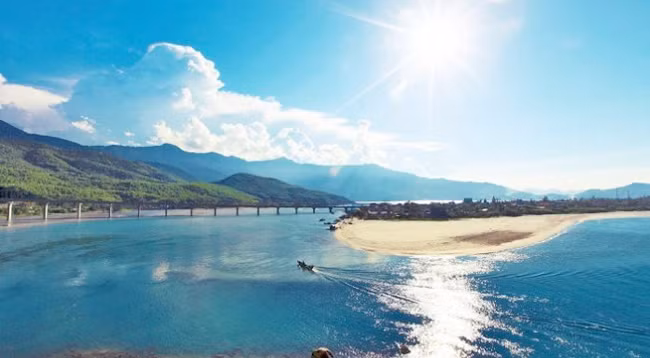 Уголок бухты Лангко (городок Лангко, уезд Фулок). Фото: dulichvietnam.com.vn
