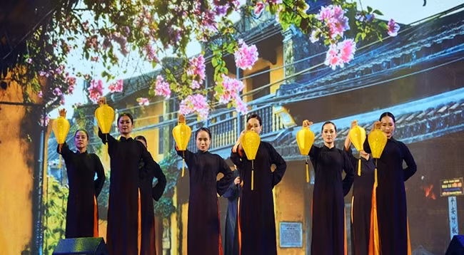 Один номер в рамках «Дней южнокорейской культуры в провинции Куангнам 2021 г.». Фото: Министерство культуры, спорта и туризма