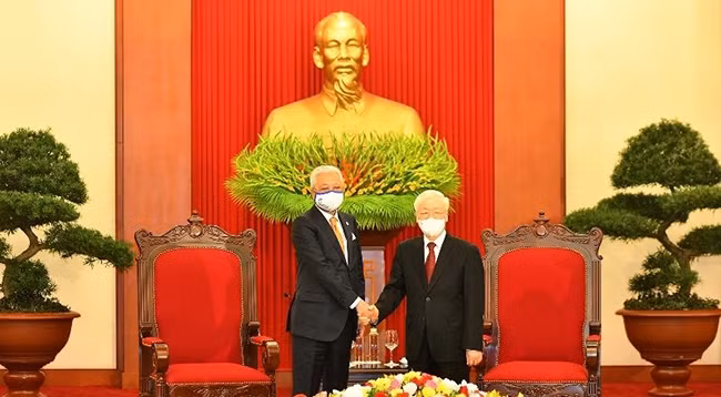 Генеральный секретарь ЦК КПВ Нгуен Фу Чонг (справа) и Премьер-министр Дато Шри Исмаил Сабри бин Яакоб. Фото: Данг Кхоа