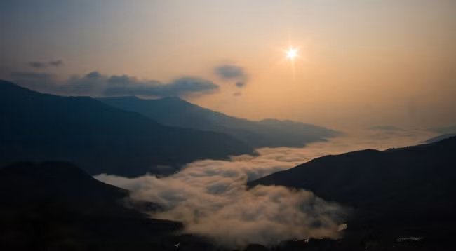 В долине Тасуа всегда появляются густые облака, создающие прекрасное море облак.