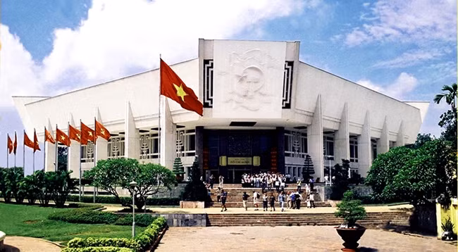 Музей Хо Ши Мина. Фото: kyluc.vn