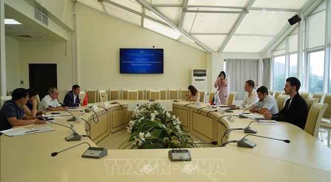 Общий вид круглого стола. Фото: VNA
