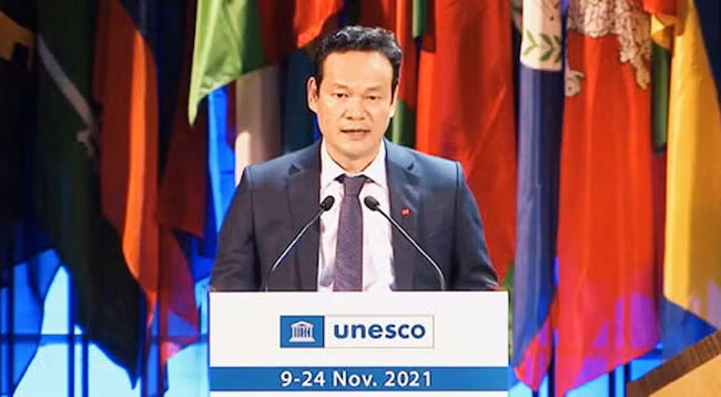 Генеральный секретарь Национального комитета Вьетнама по делам ЮНЕСКО Май Фан Зунг выступает на 41-й сессии Генеральной конференции ЮНЕСКО.