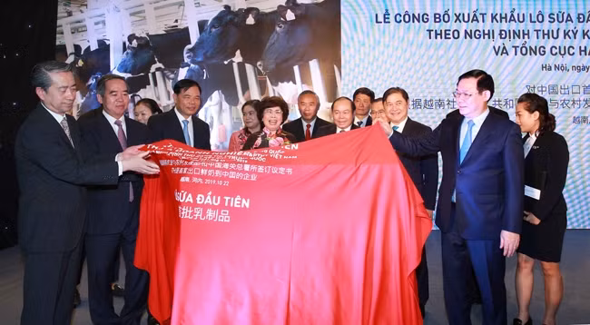 Делегаты на церемонии. Фото: VGP