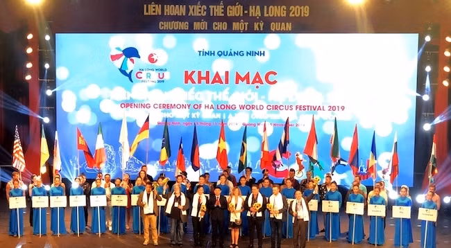 В фестивале принимают участие более 100 цирковых артистов из 20 стран и территорий мира. Фото: VNA