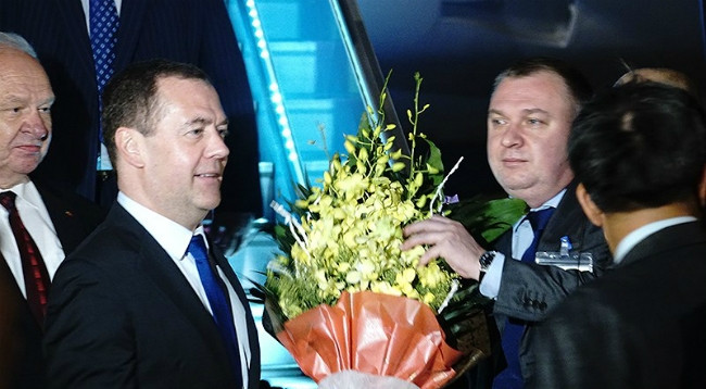 Премьер-министр РФ Дмитрий Медведев прибыл в Ханой. Фото: infonet.vn