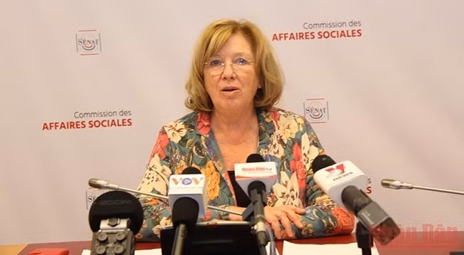 Сенатор Кэтрин Дерош, Председатель Комитета Сената Франции по социальным вопросам, Председатель группы парламентариев французско-вьетнамской дружбы при Сенате Франции.