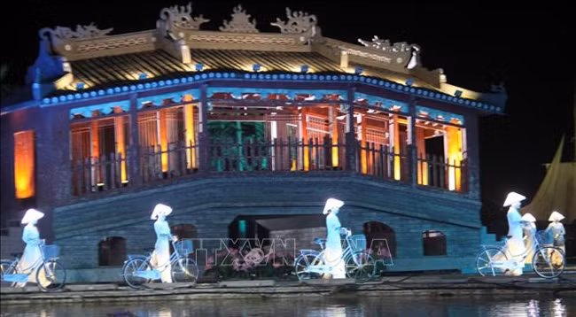 На фестивале были представлены коллекции 18 известных отечественных дизайнеров. Фото: VNA