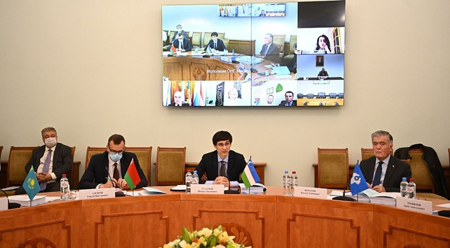 Вел заседание Полномочный представитель Республики Узбекистан в Комиссии по экономическим вопросам Шорух Гуламов. Фото: cis.minsk.by