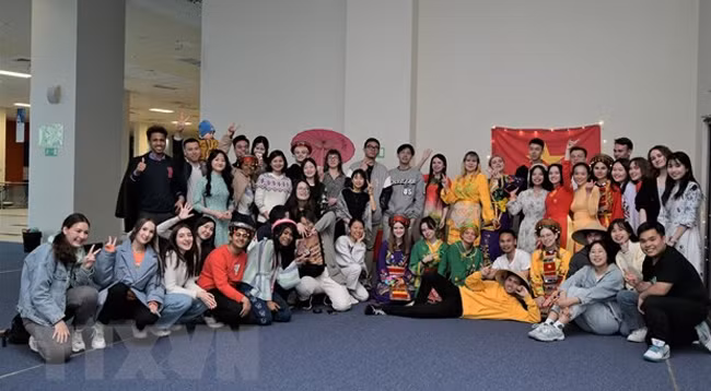 Участники фестиваля. Фото: VNA