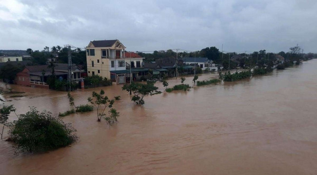 Последствия тайфунов и наводнений в центральных провинциях Вьетнама. Фото: VNA