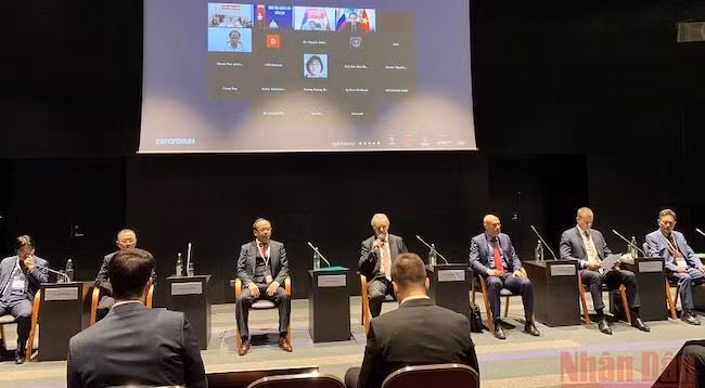 Общий вид круглого стола «Вьетнам – страна-партнер».