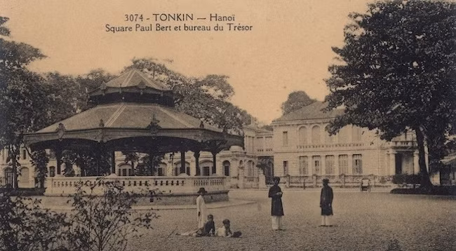 Цветник им. Ли Тхай То. Фото: zingnews.vn