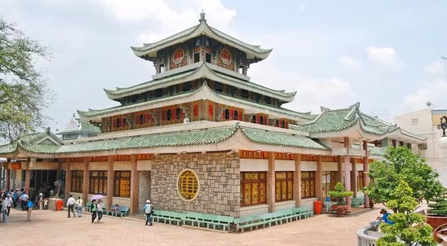 Храм горной богини Шам (г. Тяудок). Фото: tourdulichmientay.org