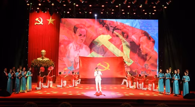 Художественный номер в рамках церемонии празднования 70-летия со дня выхода в свет первого номера газеты «Нянзан».