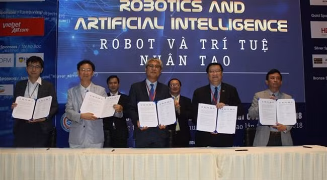 Церемония подписания меморандума о совместной разработке роботов и технологий искусственного интеллекта в SHTP. Фото: VNA
