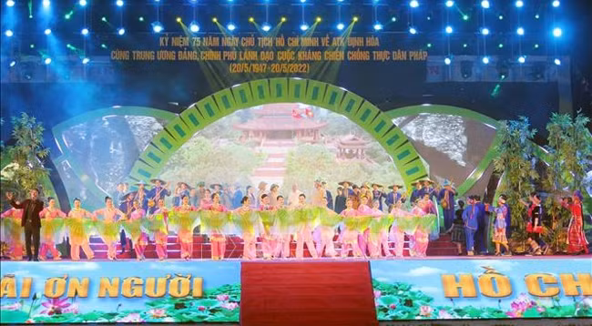 Художественный номер в рамках программы. Фото: VNA