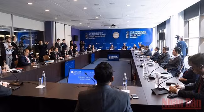 Общий вид диалога. Фото: Тхань Тхэ