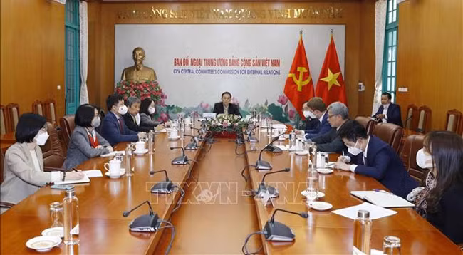 Общий вид онлайн-обмена с вьетнамской стороны. Фото: VNA