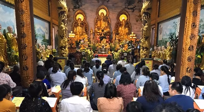 Общий вид молитвенной церемонии. Фото: VNA