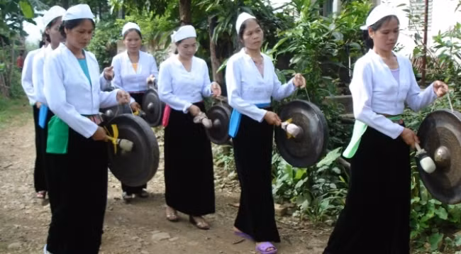 На гонгах представители народности Мыонг играют во время сельских праздников или проведения каких-л публичных мероприятий. Фото: nhandan
