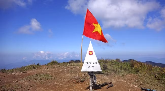 Татьиньу находится на высоте 2 979 м. в уезде Чамтау провинции Йенбай. Фото: trekkingtours.vn