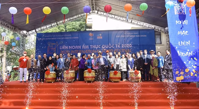 На открытии фестиваля. Фото: МИД Вьетнама