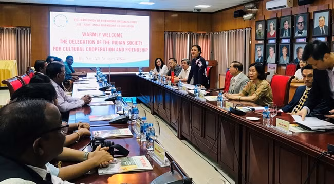 Г-жа Нгуен Фыонг Нга выступает на встрече. Фото: dangcongsan.vn