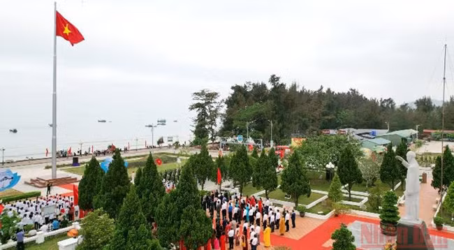 Башня-флагшток имеет особо важное значение для подтверждения суверенитета и территориальной целостности страны. Фото: Куанг Тхо